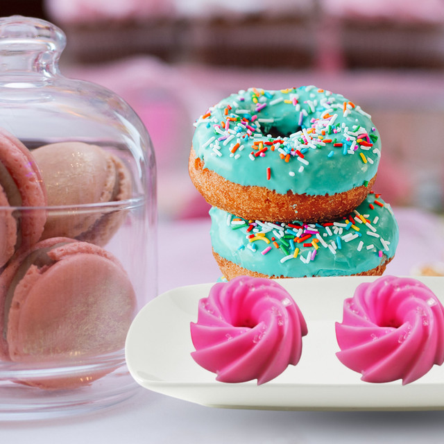 Cafe Delights Mini Pink Swirl Donut Scented Soy Wax Melts in Home Décor & Accents in Mississauga / Peel Region - Image 3