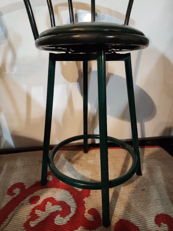 Green Bar Stool swivel chair in Chairs & Recliners in Oakville / Halton Region - Image 3