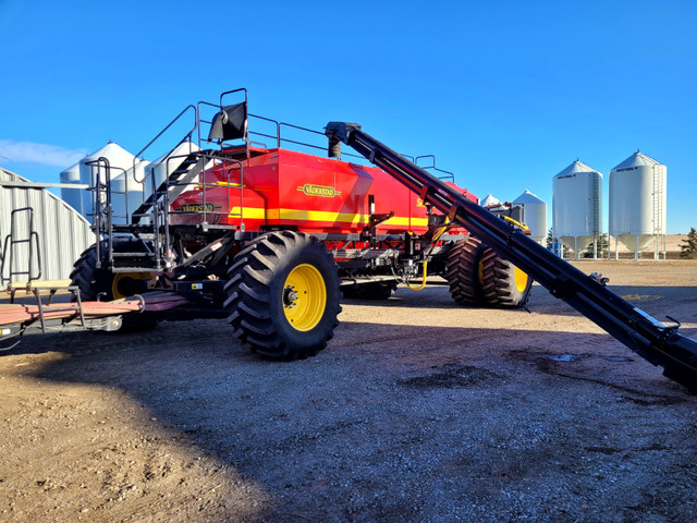 2020 Vaderstad Seedhawk 84’ 980  in Farming Equipment in Saskatoon - Image 2