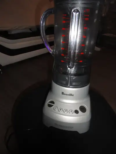 For sale Breville blender,,in very good condition and works great, no leaks or brooken parts ,1.7 li...
