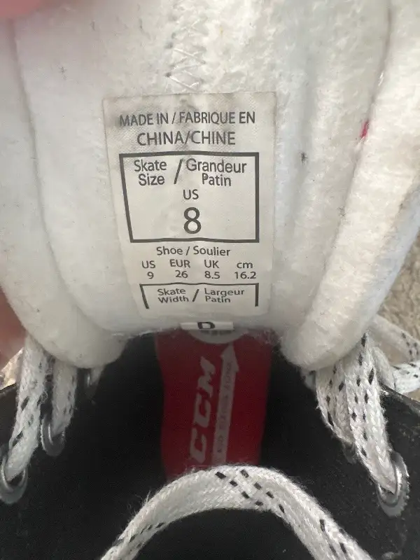 Size 8 CCM JetSpeed 345 Youth Hockey Skates in Hockey in Calgary - Image 3