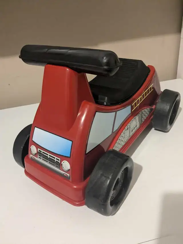 Step and roll - Vehicle for toddlers in Kids in London - Image 3