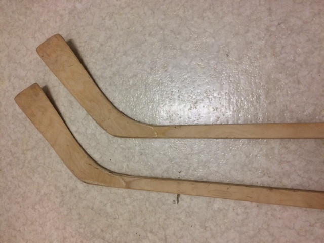 Adult/Senior Wood Hockey Sticks (Right Blade) (NEW) in Hockey in City of Toronto