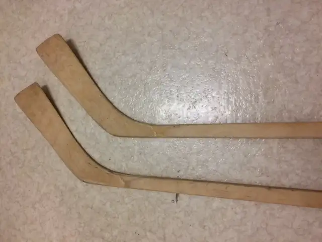 Adult/Senior Wood Hockey Sticks (Right Blade) (NEW) in Hockey in City of Toronto - Image 2