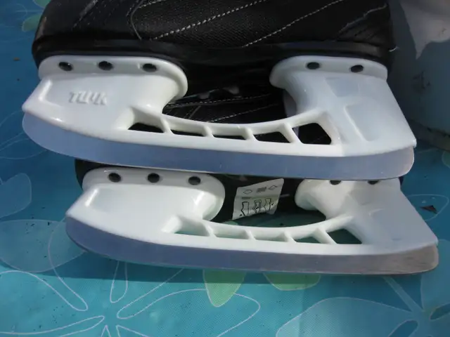 Youth BAUER NEXUS 55 Ice Hockey Skates Size 13 VGC in Hockey in Winnipeg - Image 8