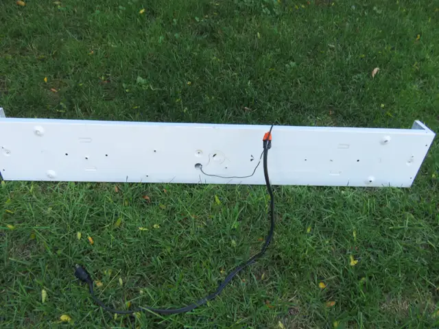 Fluorescent Lamp Fixture 4ft in Indoor Lighting & Fans in City of Toronto - Image 6