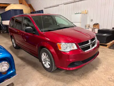 2015 Dodge Caravan SXT, tuck away rear seats, front suspension repair, brand new tires and alignment...