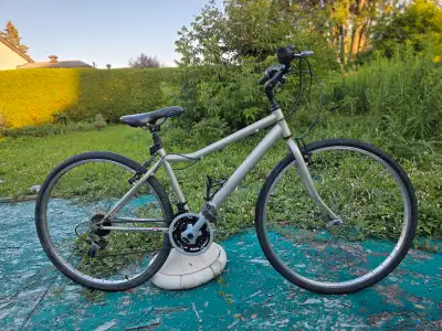Vélo hybride "Trax". 24 pouces, 3x7 (21) vitesses.F, View more