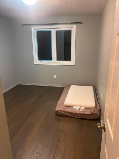 Room available for rent In Orléans, near Tenth Line, close to bus routes and the OC Transpo train ne...