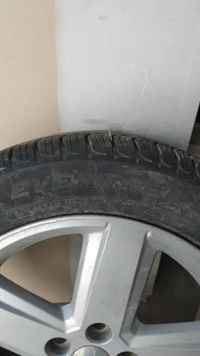 Marque : General Tire Evertrek GT Grandeur : 215/55R18 Date d'achat : Juin 2025 État : Pratiquement...