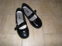 Chaussures en cuir verni noir, pointure 1  et 1/2