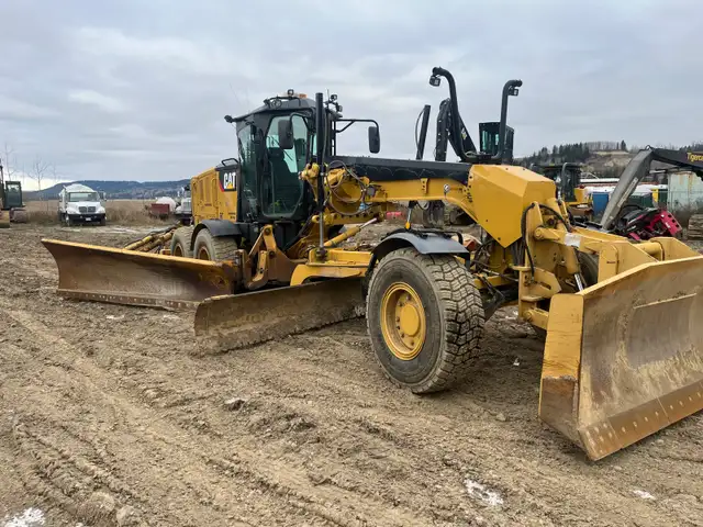 140M AWD Cat Grader 2015  in Other in Grande Prairie - Image 9