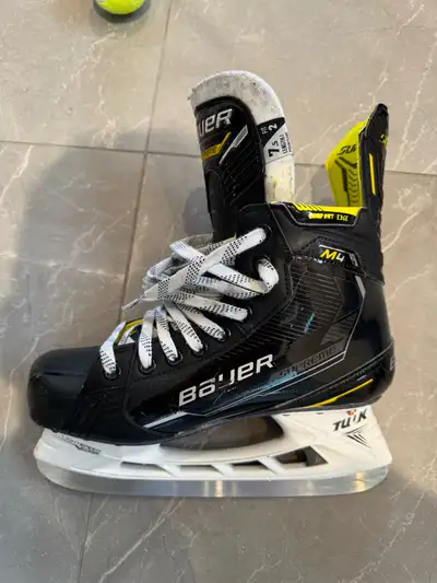 EUC. Hardly used. Lots of blade left. Bauer insoles. Local pickup only. If the add is up they’re ava...