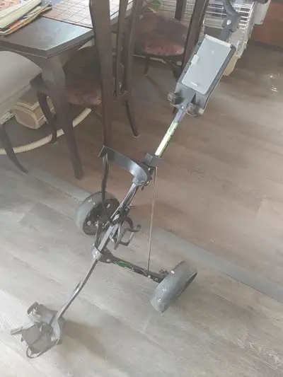 Chariot de golf intech lite rider En excellente etat 30$ De longueuil