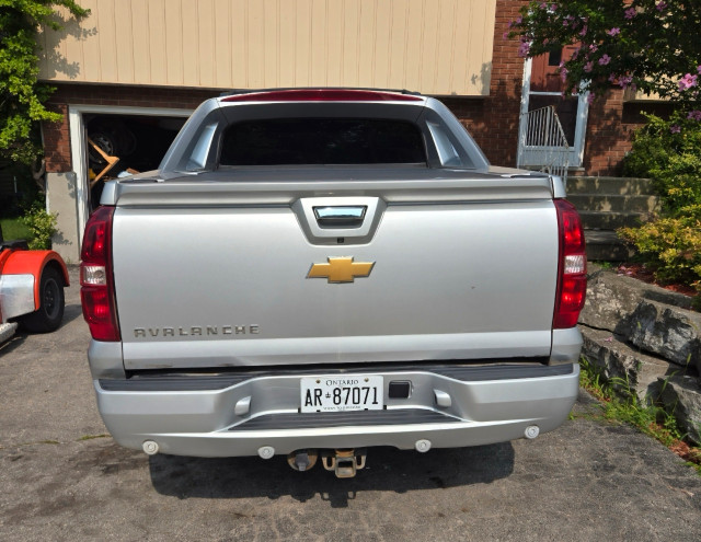 2012 cheverlet avalanche ltz  in Cars & Trucks in Oakville / Halton Region - Image 2