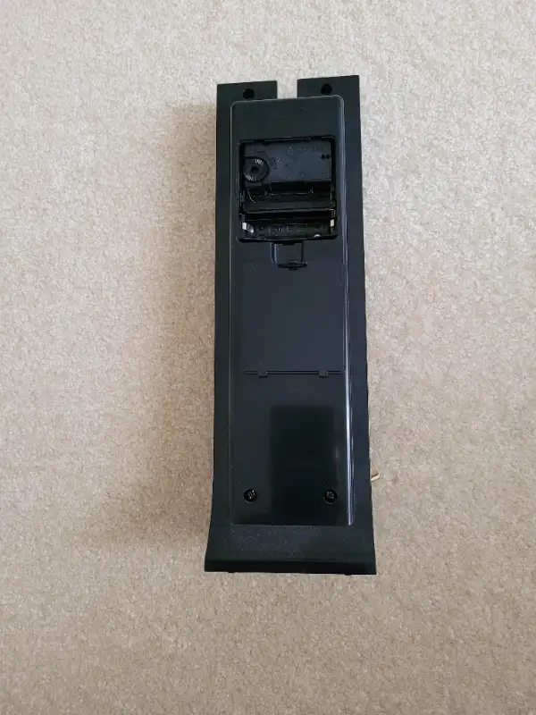 Vintage Rhythm Pendulum Battery Operated Desk Clock Made inJapan in Home Décor & Accents in Markham / York Region - Image 3