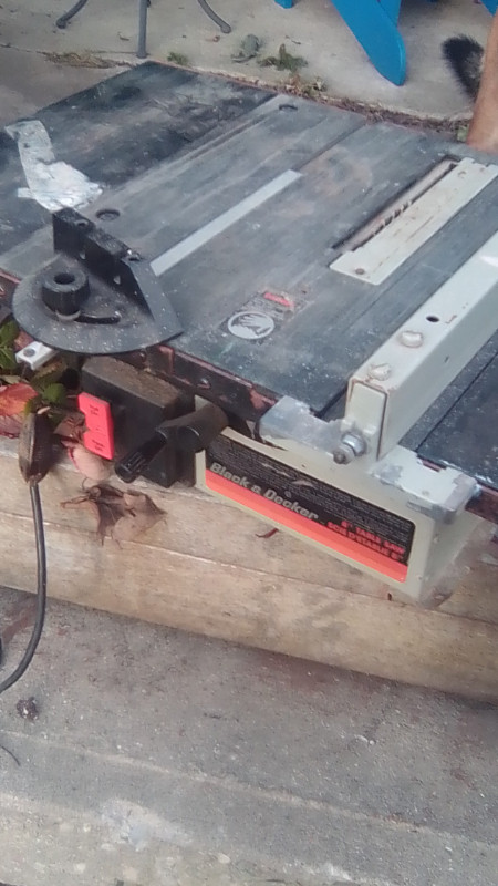 BLACK AND DECKER TABLE SAW in Power Tools in Stratford