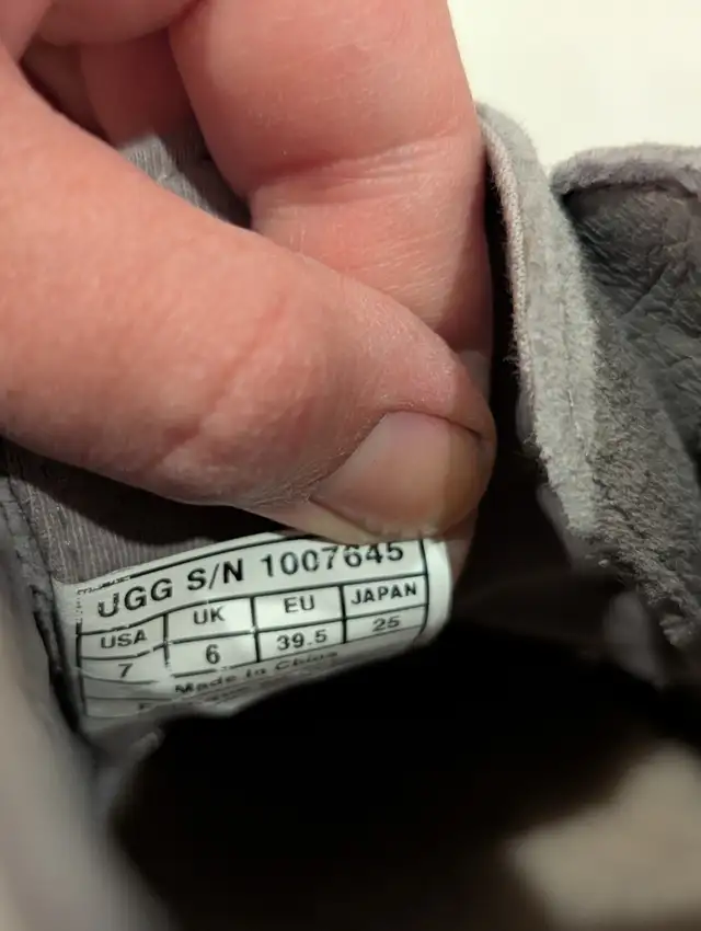 UGG Australia Men's Freamon Suede Chukka Boots Sealed Gray Size7 in Men's Shoes in Markham / York Region - Image 11