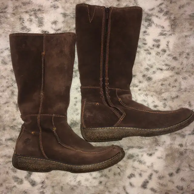 Timberland Leather Winter Boots Womens Size 7.5M  in Women's - Shoes in Calgary - Image 2