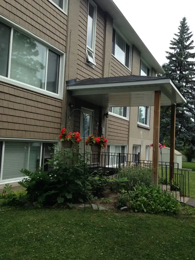 Arnprior Gorgeous 2 BR apartment in central walkable location