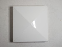 Post Cap 5"x5" white plastic pyramidal/capuchon de poteau blanc