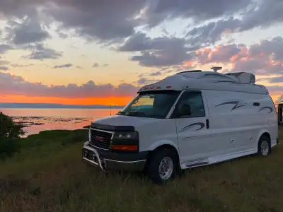 GMC Savana avec moteur 4,8 litres, automatique 6 vitesses, à l'odomètre 73660 KM. Roues en aluminium...