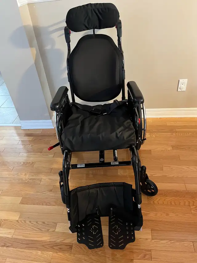 Wheelchair in New Condition in Health & Special Needs in Ottawa - Image 6