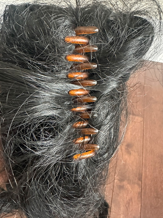 Black hair extension pony tail clip in synthetic in Other in Markham / York Region - Image 2