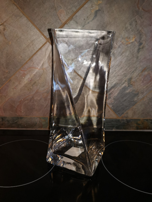 Elegant Glass Vases for sale in Home Décor & Accents in Kingston - Image 4