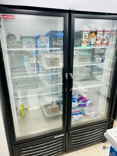 Fully functional and works like new. Ideal for displaying drinks, dairy, or other refrigerated produ...