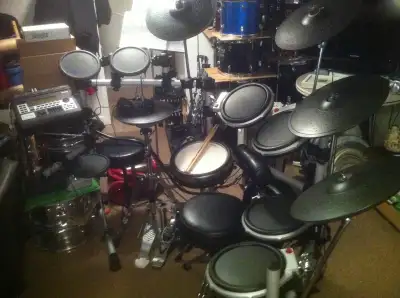 Yamaha DTX900 expanded e-kit, View more
