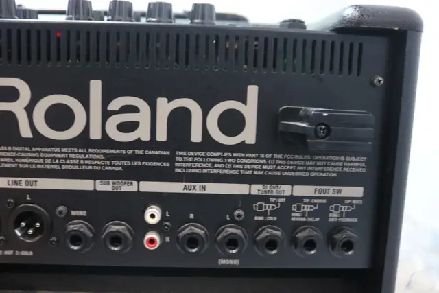 Roland AC-60 – Acoustic Chorus Guitar Amplifier W/ Carry (#6270) in Amps & Pedals in City of Halifax - Image 9
