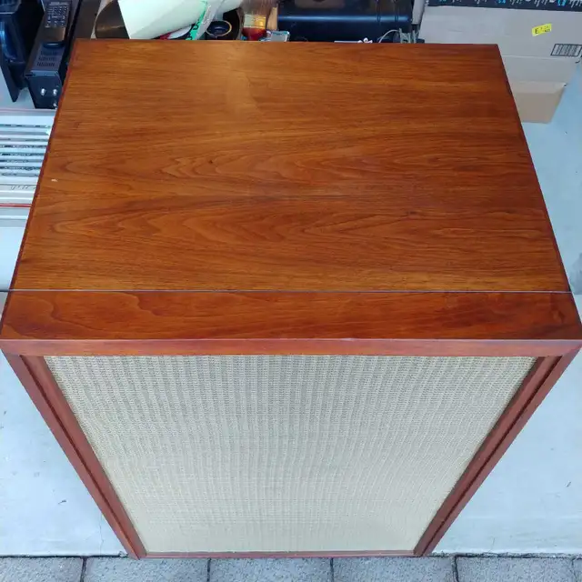 Vintage Speaker Cabinet in Speakers in Markham / York Region - Image 4