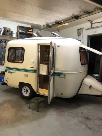 RECHERCHE ROULOTTE TRILLIUM BOLER CADET SCAMP CASITA UHAUL AIRSTREAM BIGFOOT PEU IMPORTE LA CONDITIO...