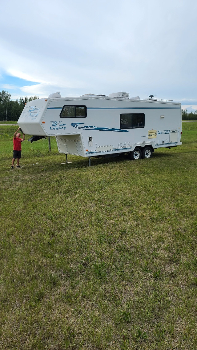 26.5 ft Kustom Koach Travelaire Travel Trailers & Campers Grande