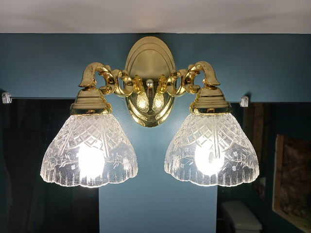 Wall sconce for sale in Indoor Lighting & Fans in Sarnia - Image 2