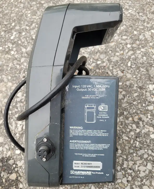 Hayward Pool Robot AV50S for parts. in Hot Tubs & Pools in City of Toronto - Image 7