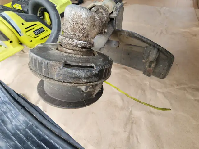 RYOBI 40V HP Brushless  Cordless Carbon Fiber Weedwacker Tool in Lawnmowers & Leaf Blowers in Windsor Region - Image 10
