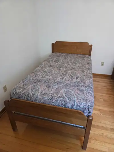 Ensemble 2 lits simples complets / Set of 2 Complete Twin Beds, View more