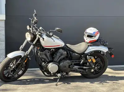 2020 Yamaha bolt for sale. High end gloves n helmet included in the price. Plese text: 416-505-3935