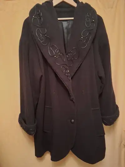 VINTAGE TRILOGI PURE VIRGIN WOOL Mid length BLACK COAT Shawl collar with inset stripe detail and but...