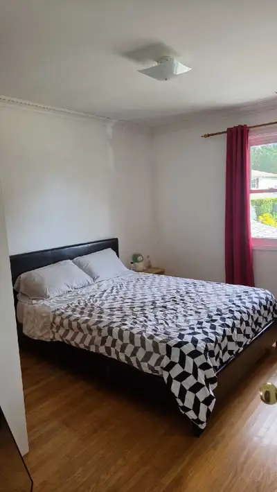 ️ Private bedroom on the 2nd floor ☀️ Bright room with plenty of natural light Bathroom shared with...