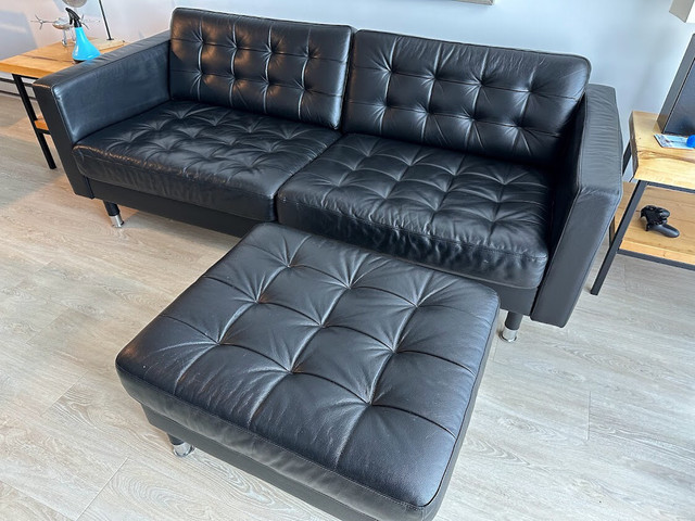 Canapé 3 places et repose-pied Morabo Ikea dans Sofas et futons  à Lévis - Image 2