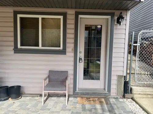 WALKOUT CUSTOM-MADE SUITE HAVING TWO BEDROOMS, FULL KITCHEN (DISHWASHER, GARBORATOR DISPOSABLE, STRO...