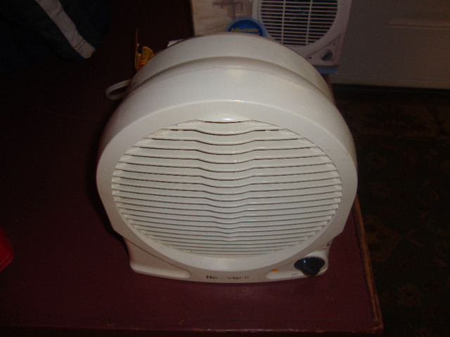 2 SMALL PORTABLE ELECTRIC HEATERS in Heaters, Humidifiers & Dehumidifiers in Norfolk County - Image 2