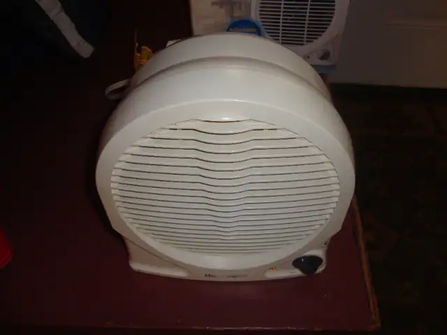 2 SMALL PORTABLE ELECTRIC HEATERS in Heaters, Humidifiers & Dehumidifiers in Norfolk County - Image 3