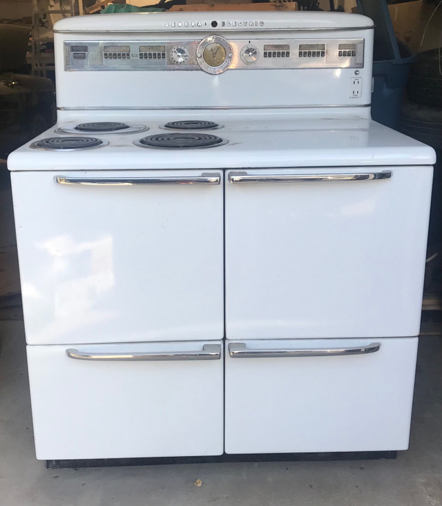 Antique 1950’s General Electric Stove in Stoves, Ovens & Ranges in Saskatoon