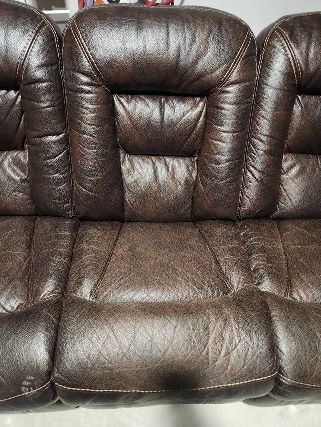2 year old POWER recliner  in Couches & Futons in Kawartha Lakes - Image 4