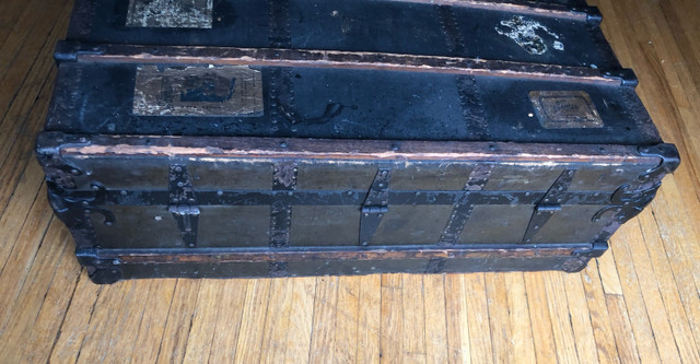 Old Antique Trunk in Home Décor & Accents in Mississauga / Peel Region - Image 2
