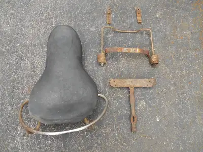 This is an original 1930's- 1940's buddy seat. It comes with all the brackets and helper springs in...